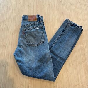 Levis distressed jean pants size 25
